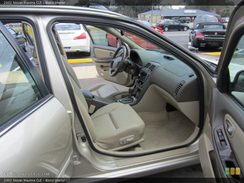 Blond Interior Photo for the 2002 Nissan Maxima GLE #61029199