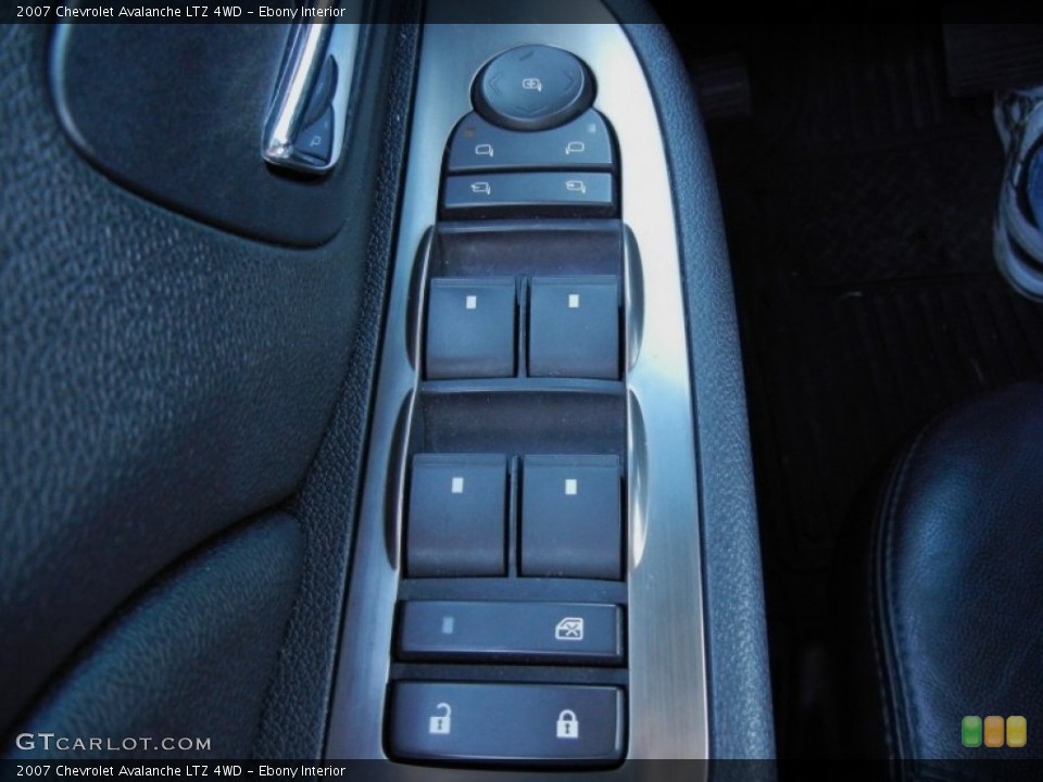 Ebony Interior Controls for the 2007 Chevrolet Avalanche LTZ 4WD #61046451