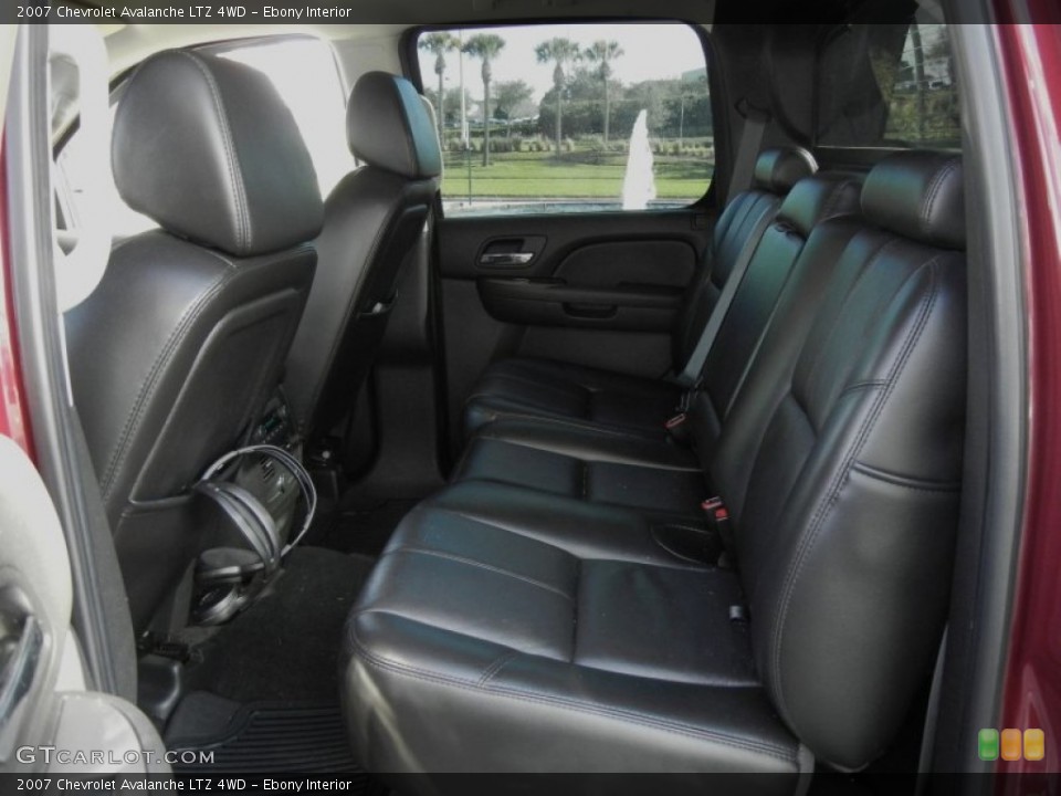 Ebony Interior Photo for the 2007 Chevrolet Avalanche LTZ 4WD #61046455