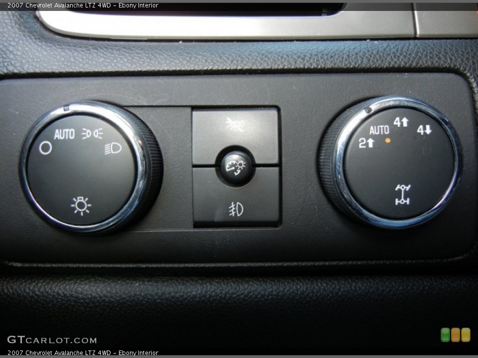 Ebony Interior Controls for the 2007 Chevrolet Avalanche LTZ 4WD #61046518