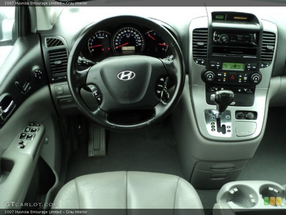 Gray Interior Dashboard for the 2007 Hyundai Entourage Limited #61049632
