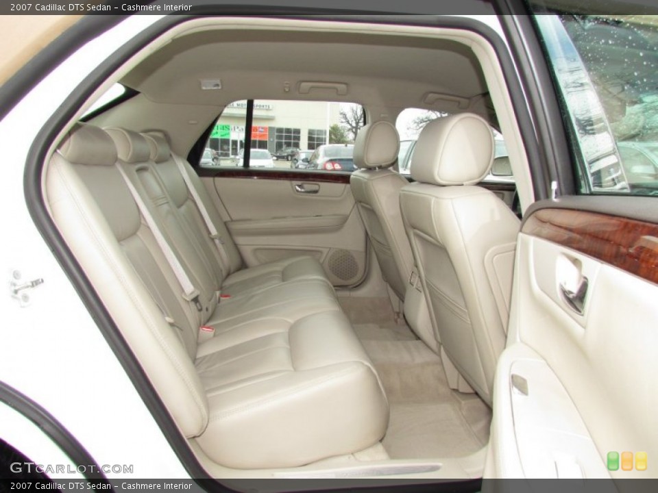 Cashmere Interior Photo for the 2007 Cadillac DTS Sedan #61051570