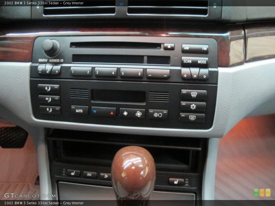 Grey Interior Controls for the 2002 BMW 3 Series 330xi Sedan #61053880