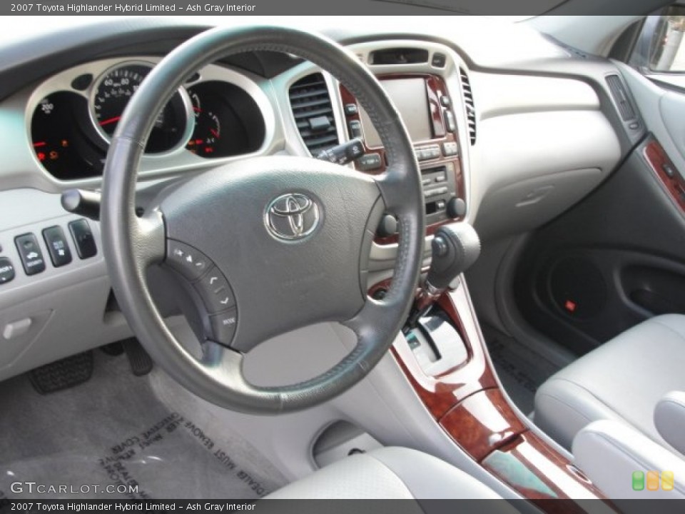 Ash Gray Interior Photo for the 2007 Toyota Highlander Hybrid Limited #61068307
