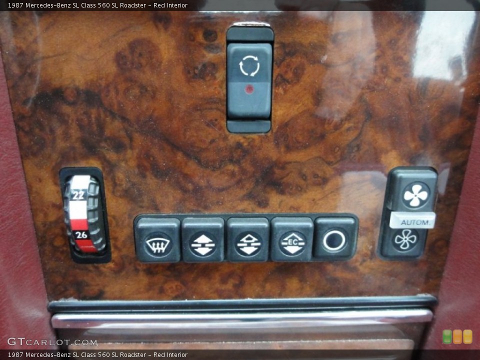 Red Interior Controls for the 1987 Mercedes-Benz SL Class 560 SL Roadster #61096064