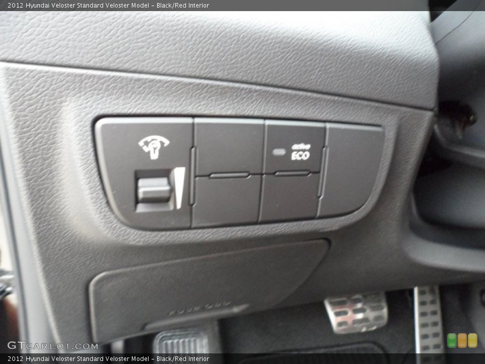 Black/Red Interior Controls for the 2012 Hyundai Veloster  #61103132
