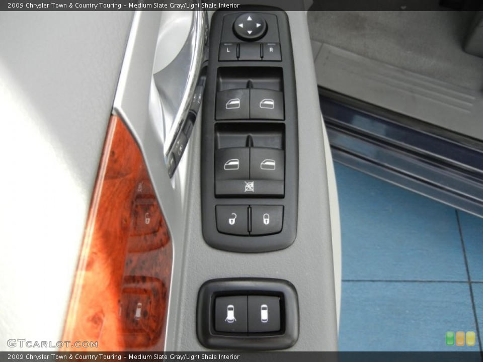 Medium Slate Gray/Light Shale Interior Controls for the 2009 Chrysler Town & Country Touring #61119677