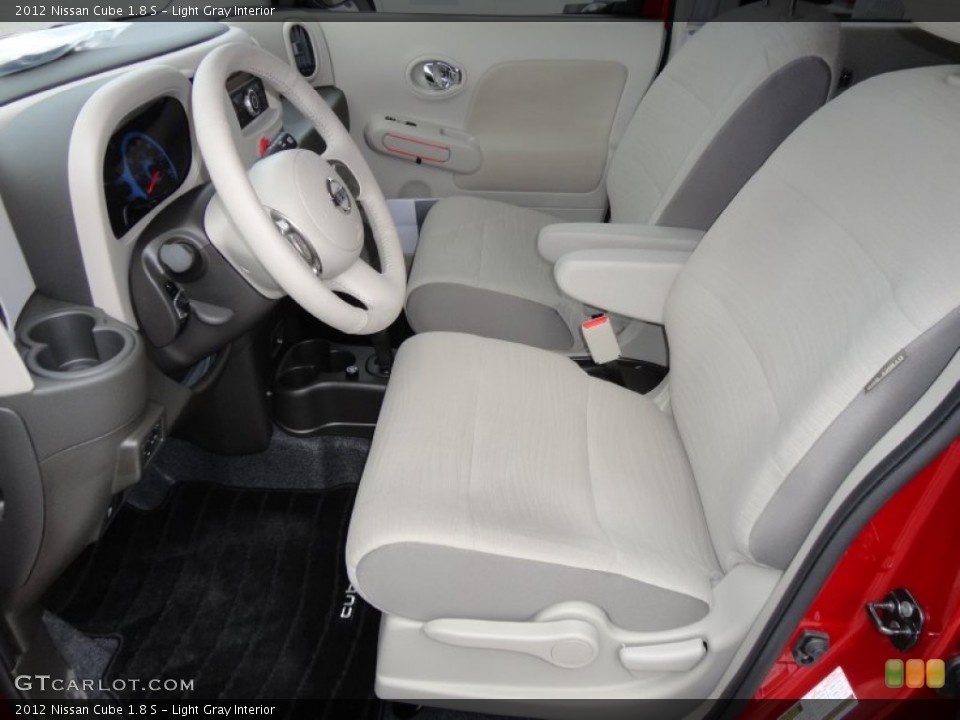 Light Gray Interior Photo for the 2012 Nissan Cube 1.8 S #61139804