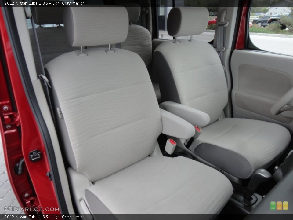Light Gray Interior Photo for the 2012 Nissan Cube 1.8 S #61139882