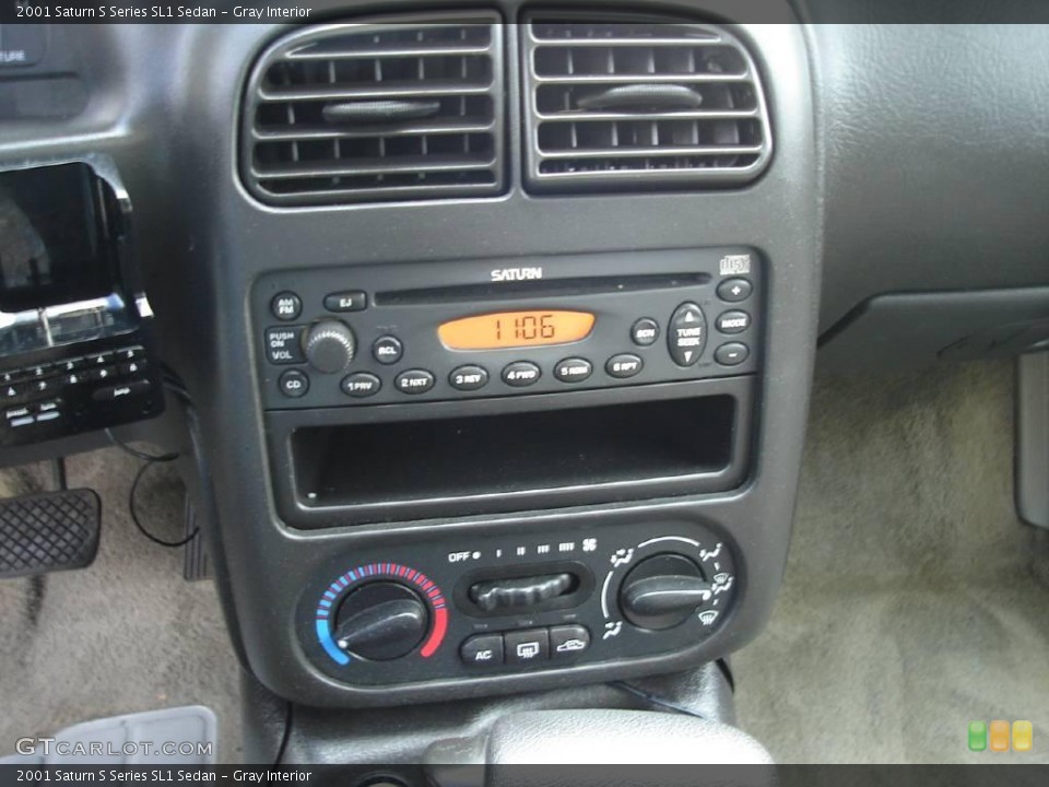 Gray Interior Controls for the 2001 Saturn S Series SL1 Sedan #6115199