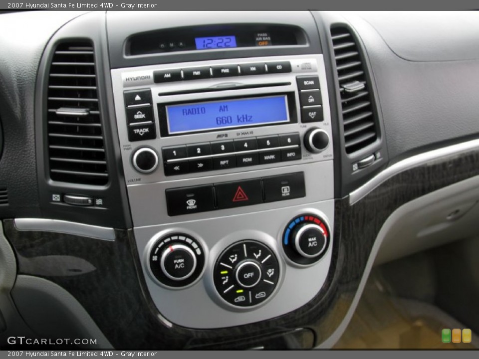 Gray Interior Controls for the 2007 Hyundai Santa Fe Limited 4WD #61161563