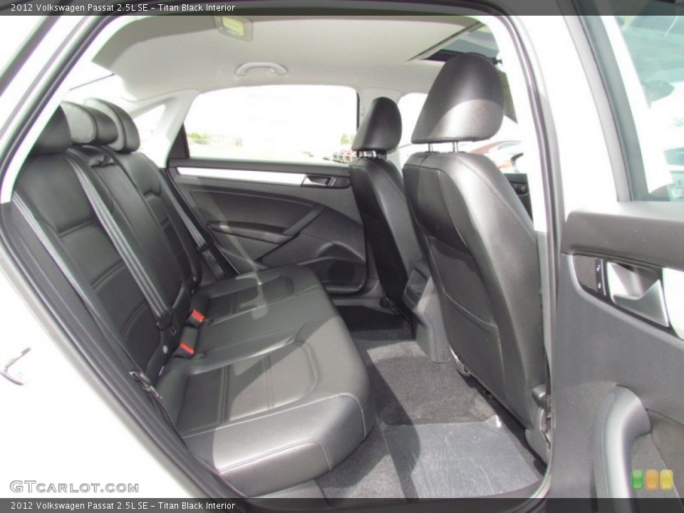 Titan Black Interior Photo for the 2012 Volkswagen Passat 2.5L SE #61217595