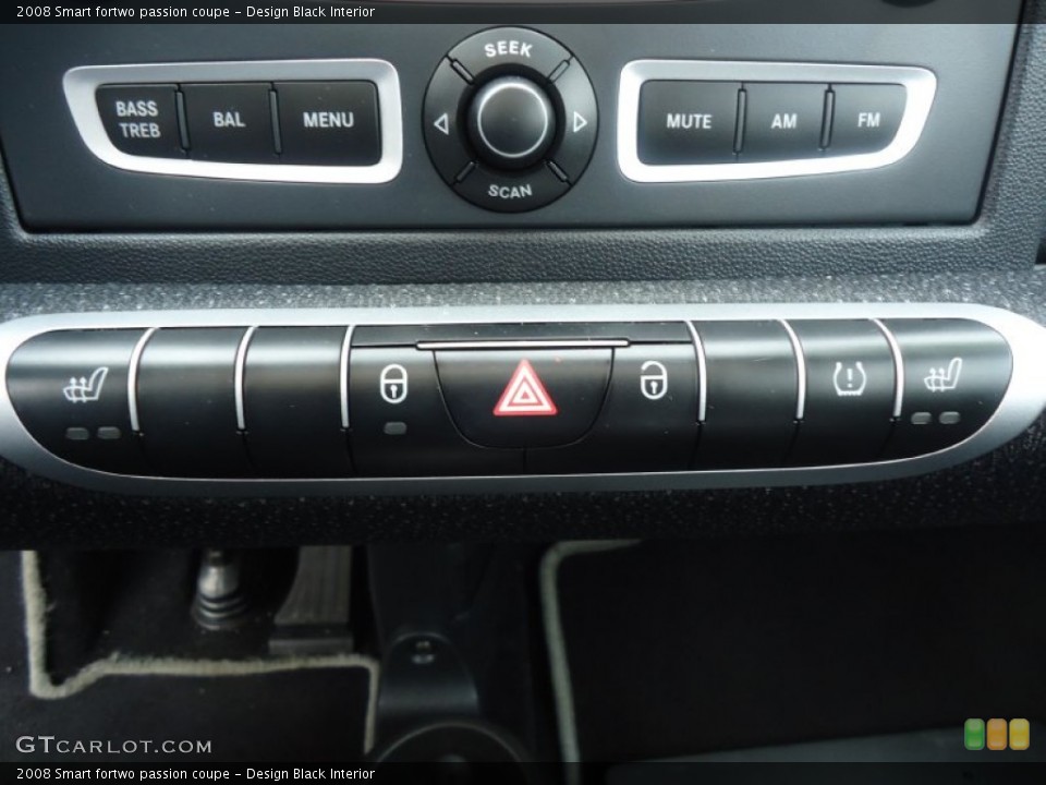 Design Black Interior Controls for the 2008 Smart fortwo passion coupe #61219759
