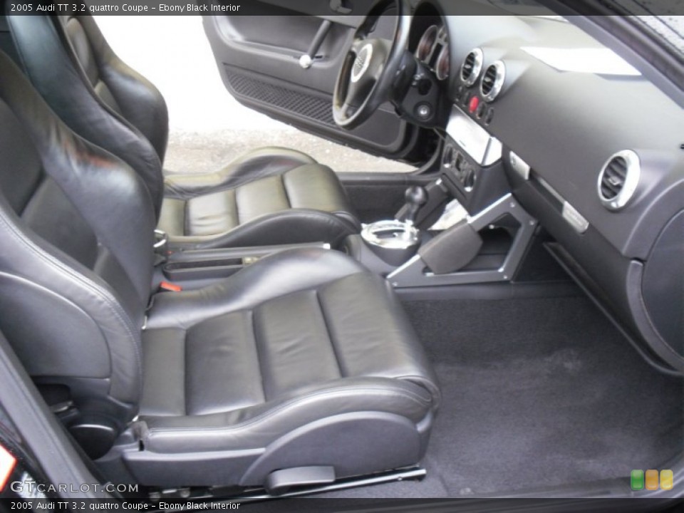 Ebony Black Interior Photo for the 2005 Audi TT 3.2 quattro Coupe #61225927