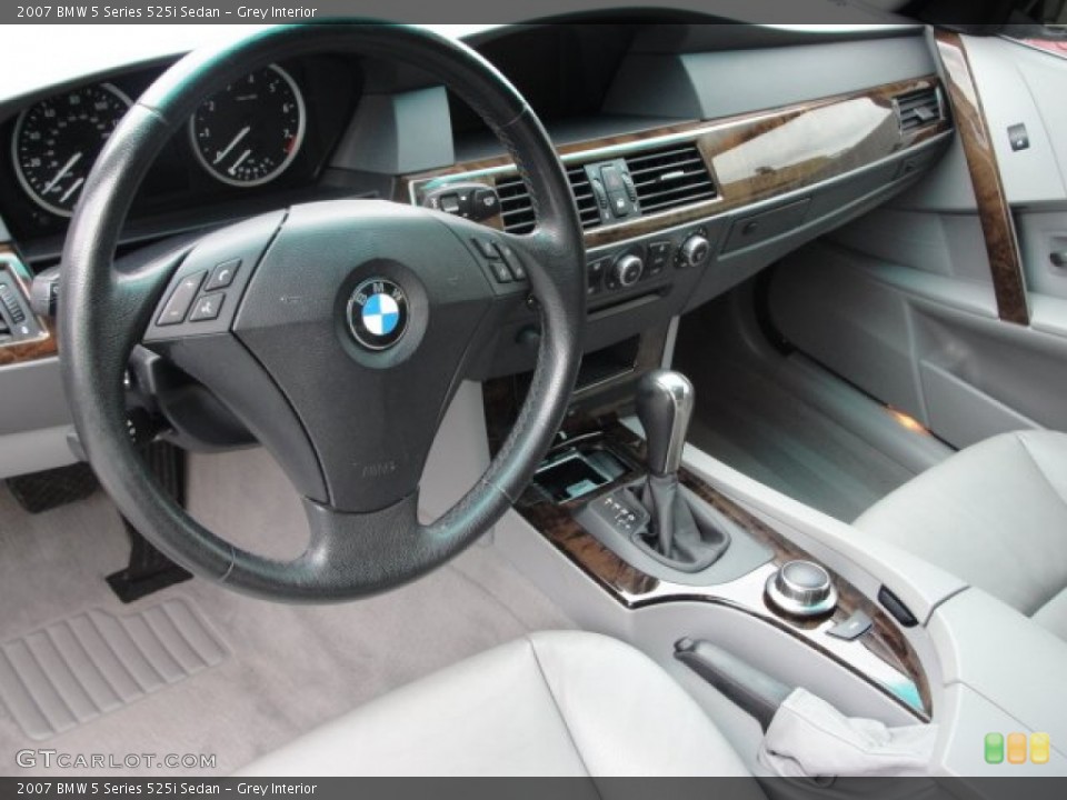 Grey Interior Dashboard for the 2007 BMW 5 Series 525i Sedan #61228540
