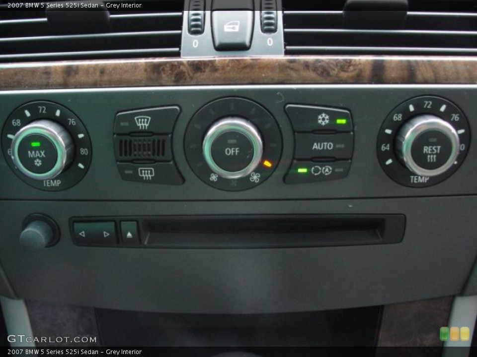 Grey Interior Controls for the 2007 BMW 5 Series 525i Sedan #61228651