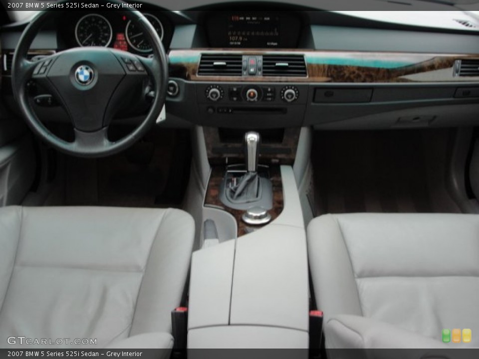 Grey Interior Dashboard for the 2007 BMW 5 Series 525i Sedan #61228783