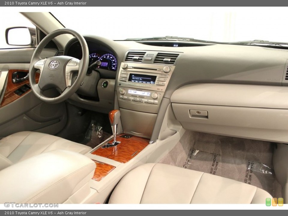 Ash Gray Interior Photo for the 2010 Toyota Camry XLE V6 #61285394