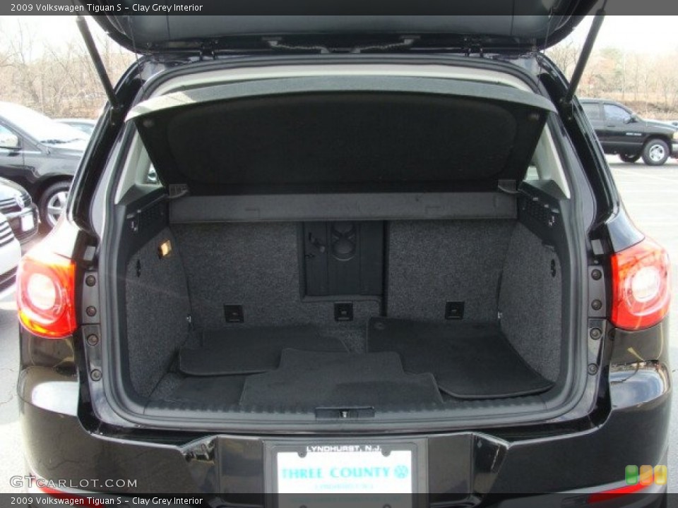 Clay Grey Interior Trunk for the 2009 Volkswagen Tiguan S #61306373