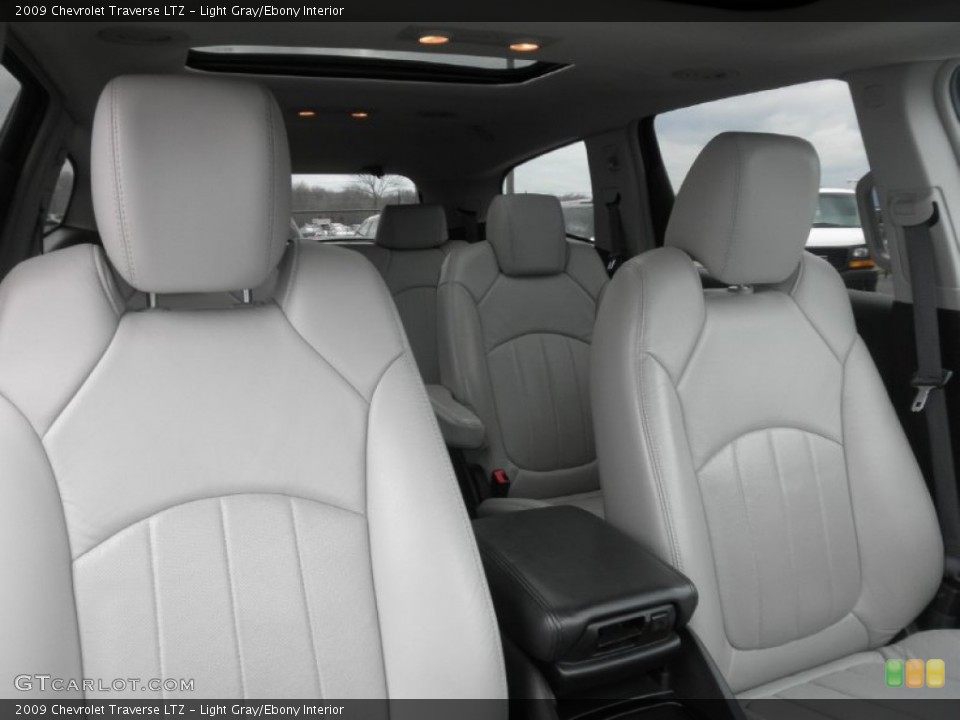 Light Gray/Ebony Interior Photo for the 2009 Chevrolet Traverse LTZ #61306715