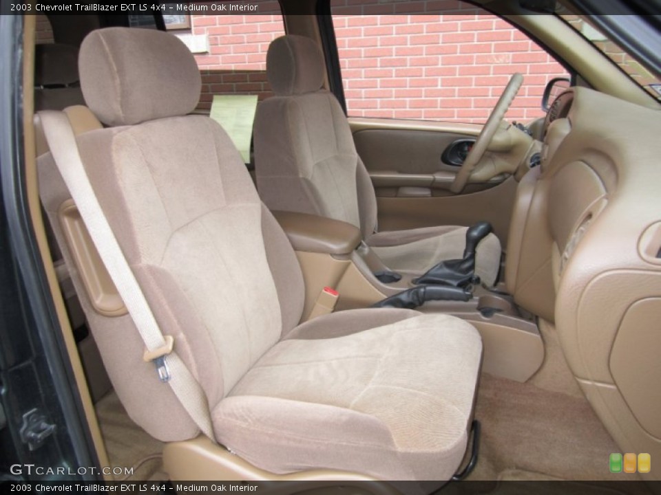 Medium Oak Interior Photo for the 2003 Chevrolet TrailBlazer EXT LS 4x4 #61308201