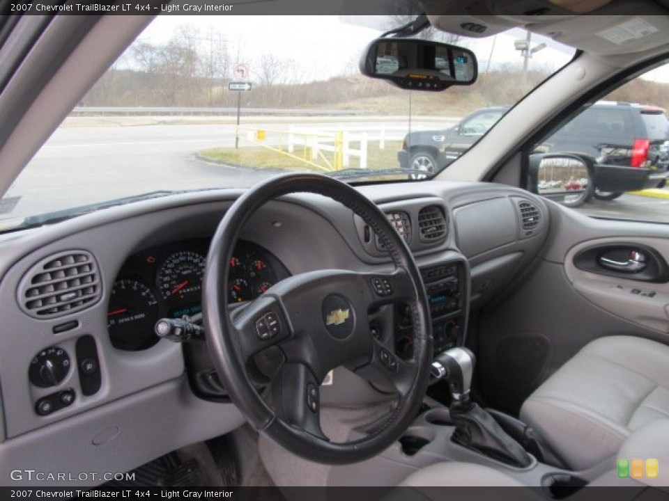 Light Gray Interior Photo for the 2007 Chevrolet TrailBlazer LT 4x4 #61318636