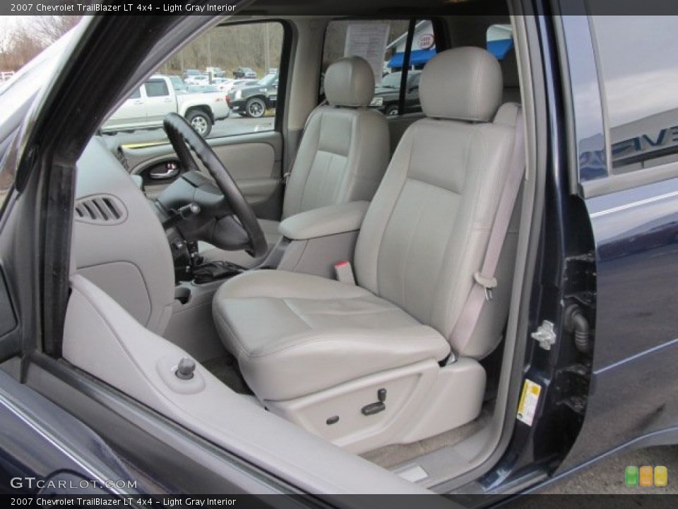 Light Gray Interior Photo for the 2007 Chevrolet TrailBlazer LT 4x4 #61318661