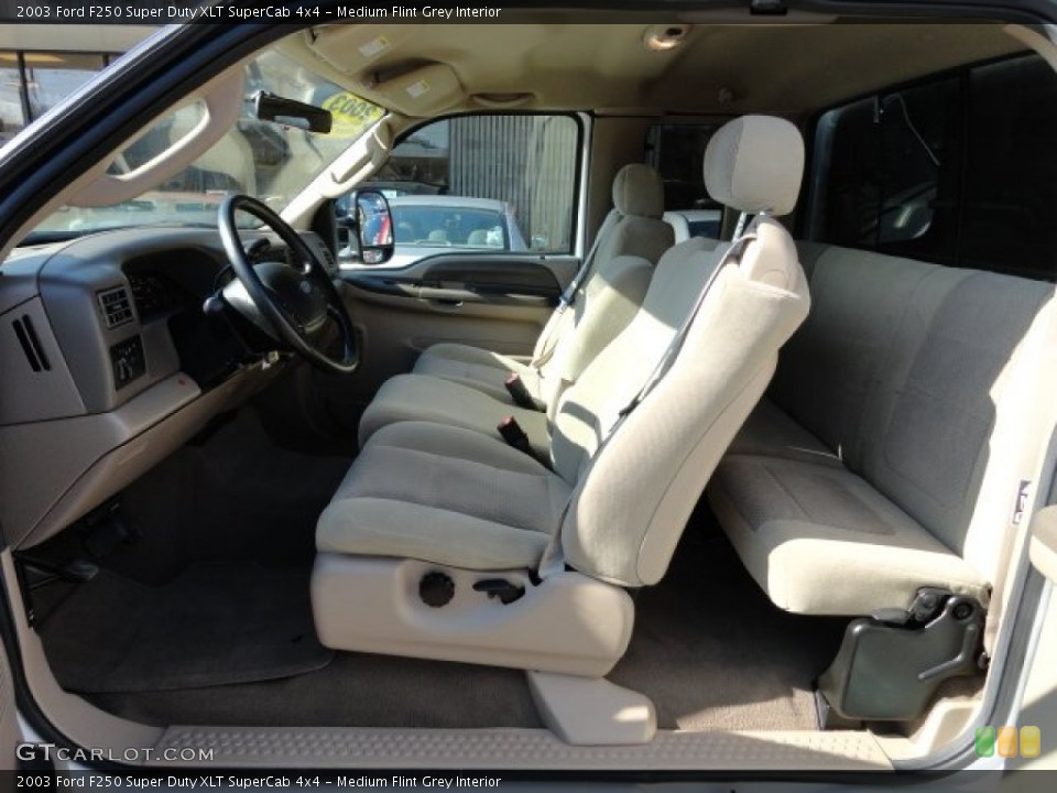Medium Flint Grey Interior Photo for the 2003 Ford F250 Super Duty XLT SuperCab 4x4 #61322690