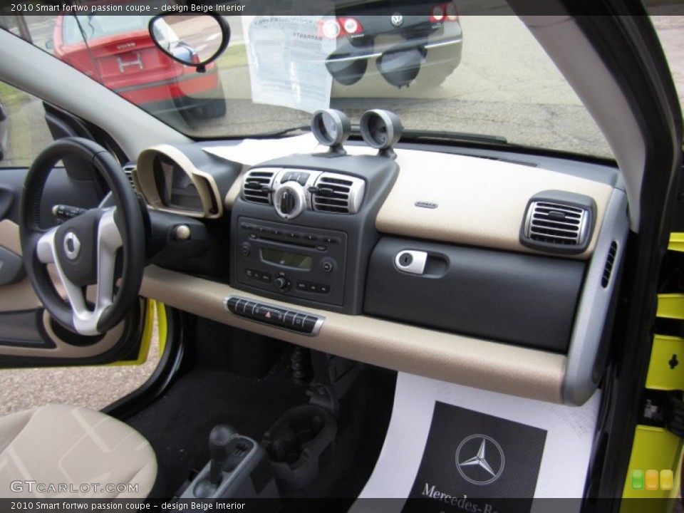 design Beige Interior Dashboard for the 2010 Smart fortwo passion coupe #61348003