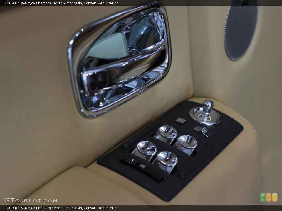 Moccasin/Consort Red Interior Controls for the 2009 Rolls-Royce Phantom Sedan #61363928