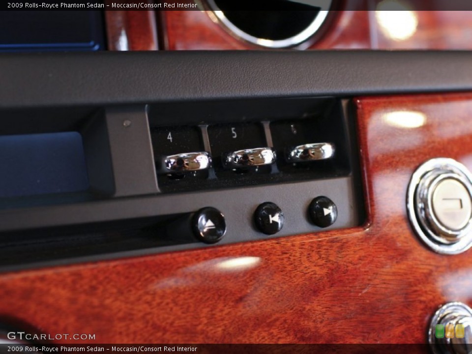 Moccasin/Consort Red Interior Controls for the 2009 Rolls-Royce Phantom Sedan #61364337