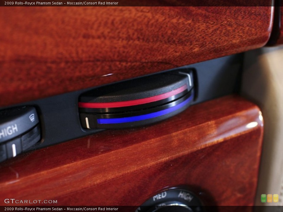Moccasin/Consort Red Interior Controls for the 2009 Rolls-Royce Phantom Sedan #61364355