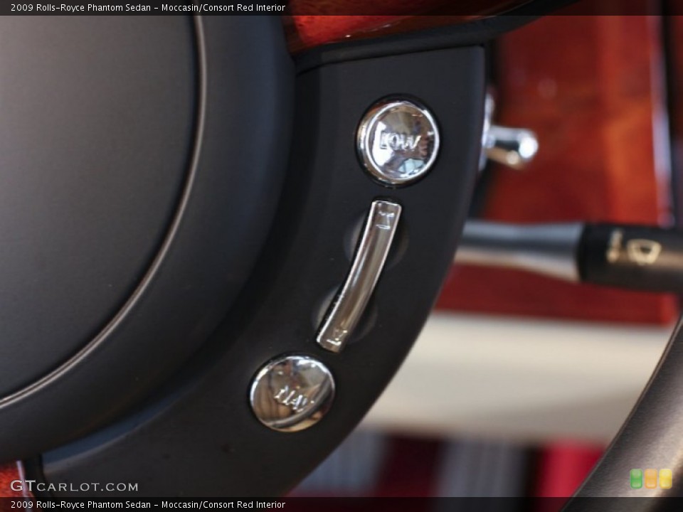 Moccasin/Consort Red Interior Controls for the 2009 Rolls-Royce Phantom Sedan #61364425