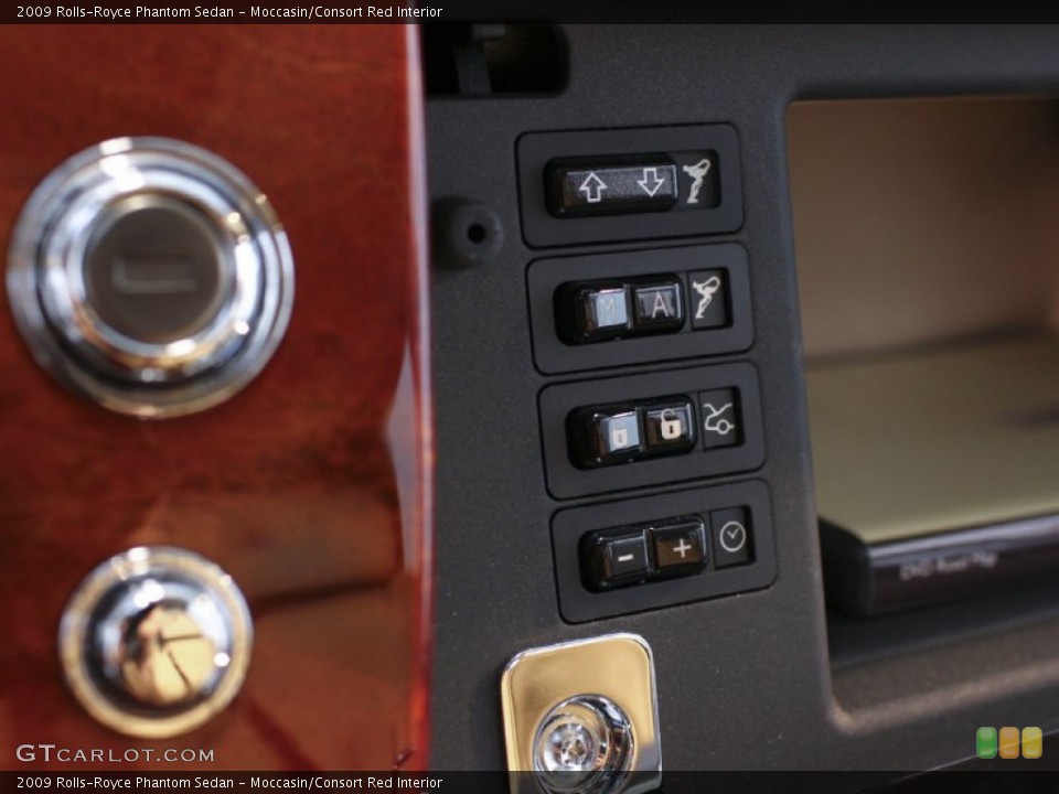 Moccasin/Consort Red Interior Controls for the 2009 Rolls-Royce Phantom Sedan #61364703