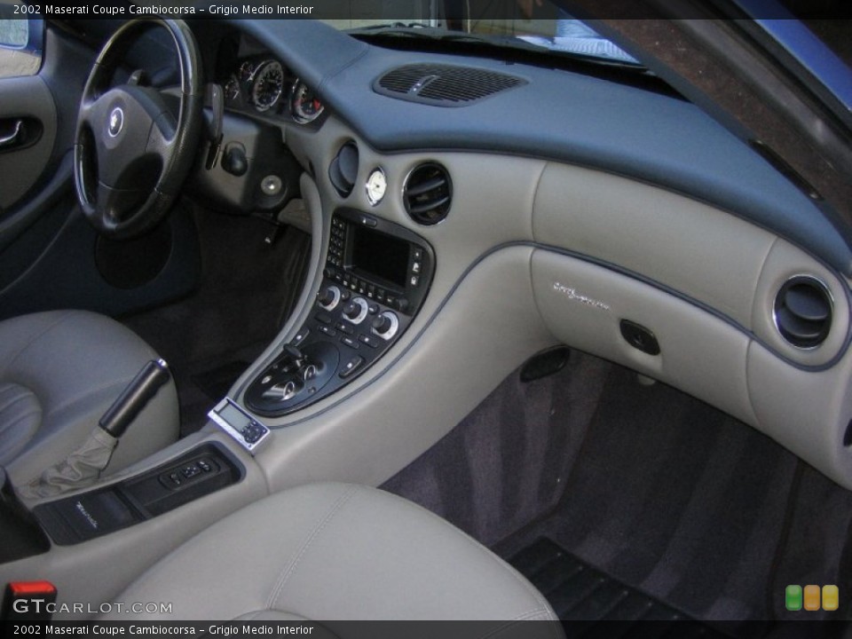Grigio Medio Interior Dashboard for the 2002 Maserati Coupe Cambiocorsa #61379307
