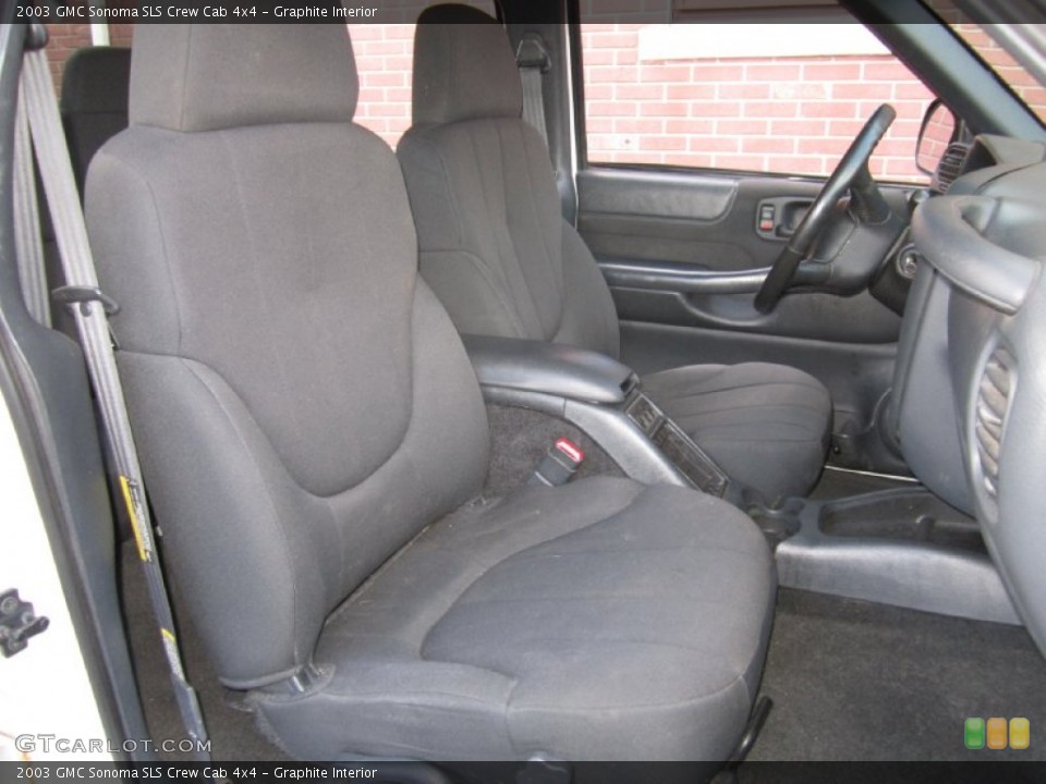 Graphite Interior Photo for the 2003 GMC Sonoma SLS Crew Cab 4x4 #61385991