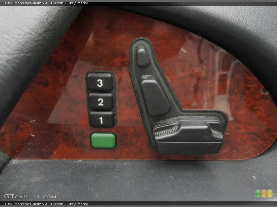 Grey Interior Gauges for the 1998 Mercedes-Benz S 420 Sedan #61389012