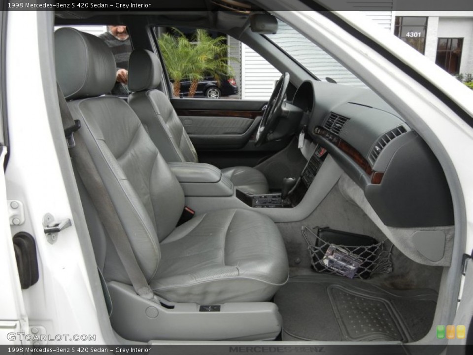 Grey Interior Photo for the 1998 Mercedes-Benz S 420 Sedan #61389038