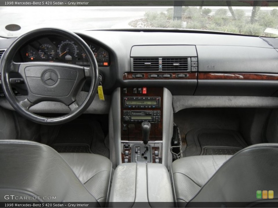 Grey Interior Dashboard for the 1998 Mercedes-Benz S 420 Sedan #61389063