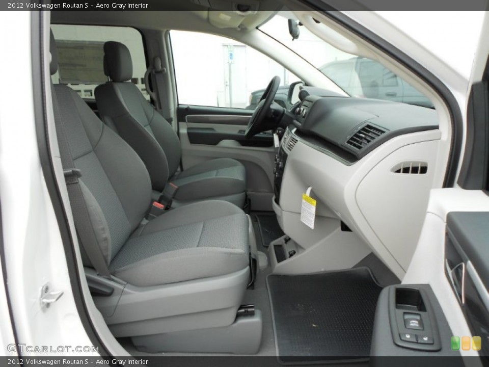 Aero Gray Interior Photo for the 2012 Volkswagen Routan S #61393801