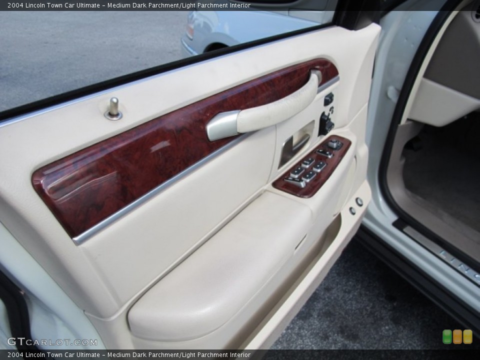 Medium Dark Parchment/Light Parchment Interior Door Panel for the 2004 Lincoln Town Car Ultimate #61406982