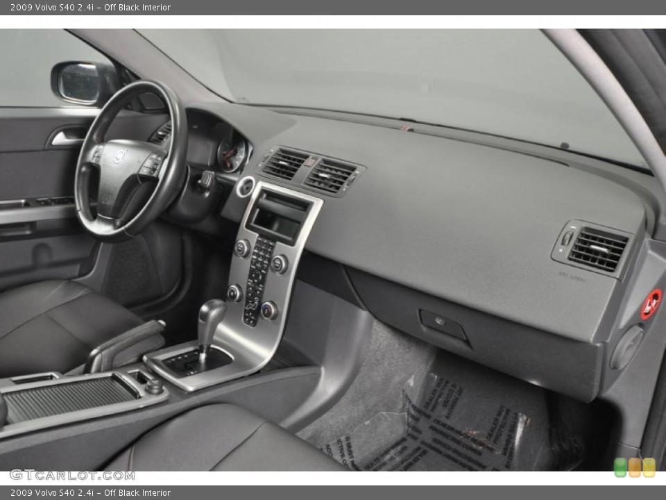 Off Black Interior Dashboard for the 2009 Volvo S40 2.4i #61413823