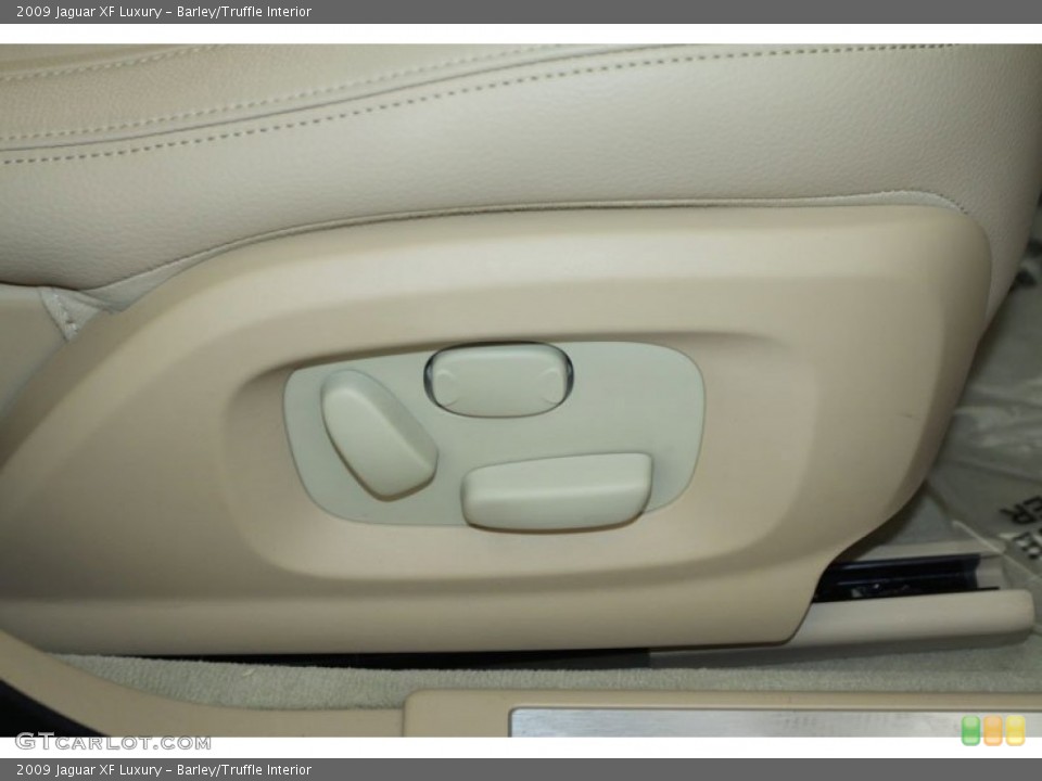 Barley/Truffle Interior Controls for the 2009 Jaguar XF Luxury #61417591