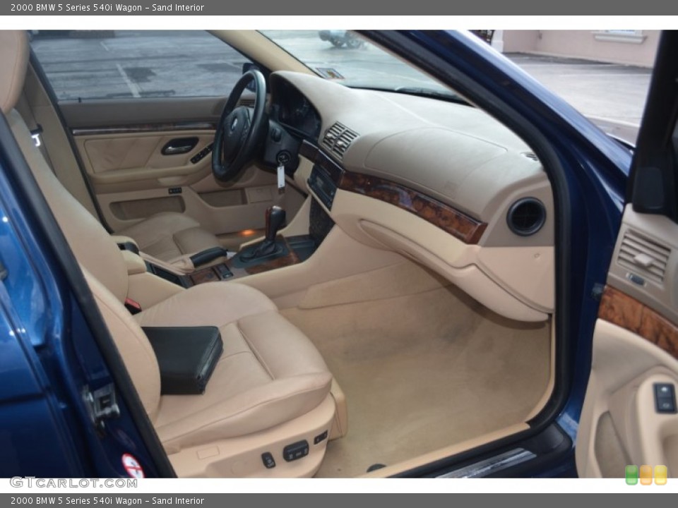 Sand Interior Photo for the 2000 BMW 5 Series 540i Wagon #61441672