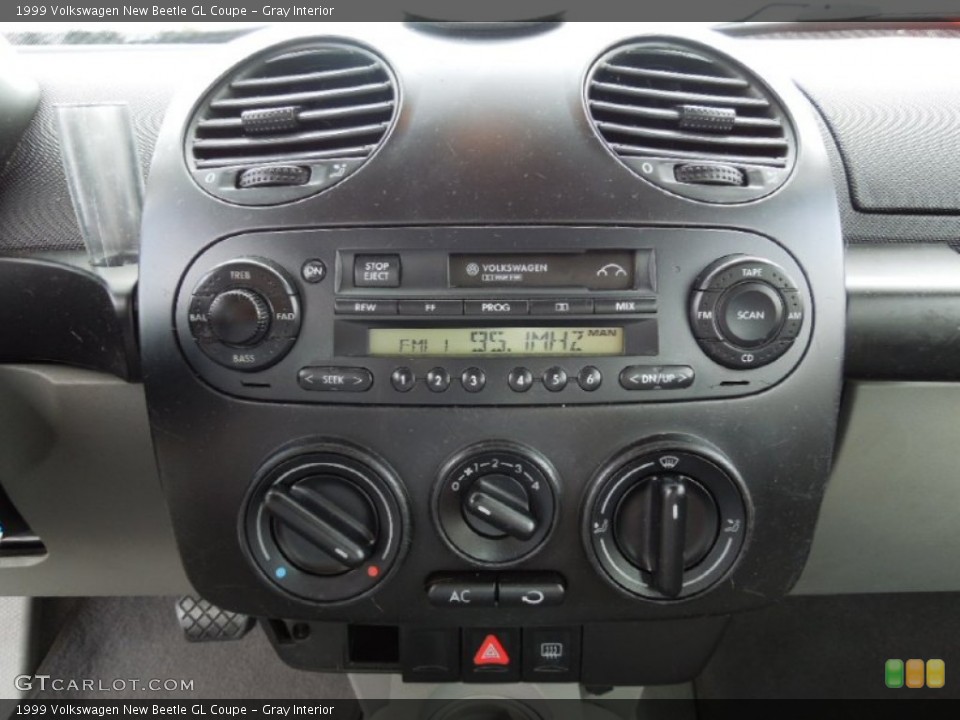 Gray Interior Controls for the 1999 Volkswagen New Beetle GL Coupe #61446339