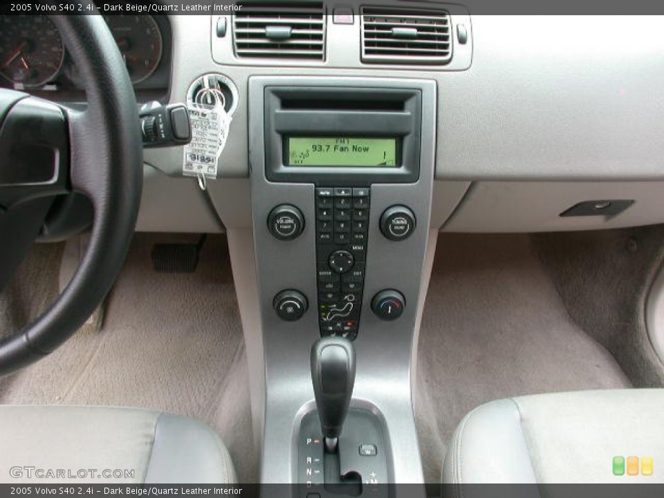 Dark Beige/Quartz Leather Interior Controls for the 2005 Volvo S40 2.4i #61458618