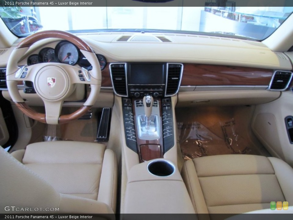 Luxor Beige Interior Dashboard for the 2011 Porsche Panamera 4S #61458935