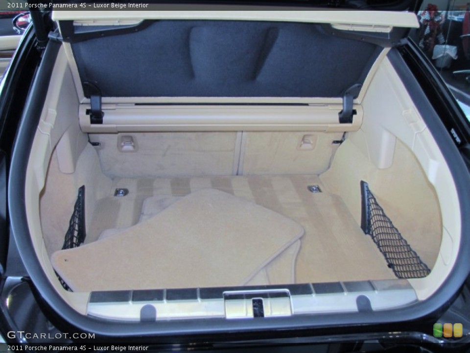 Luxor Beige Interior Trunk for the 2011 Porsche Panamera 4S #61458976