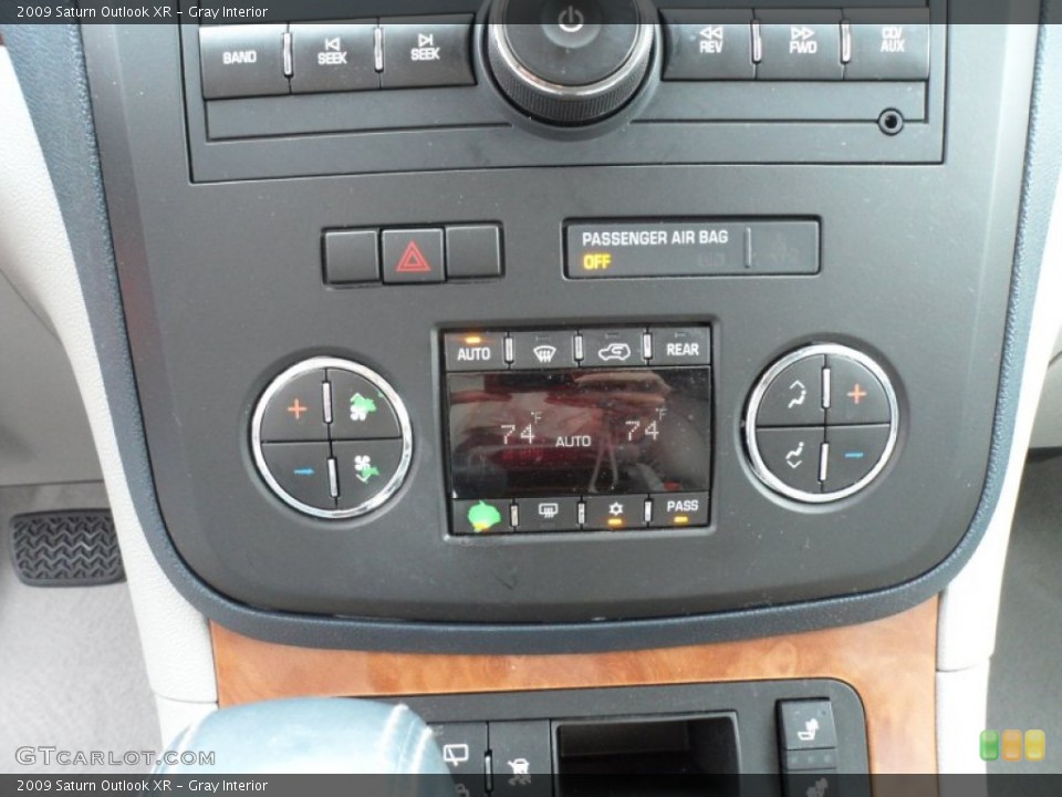 Gray Interior Controls for the 2009 Saturn Outlook XR #61490520