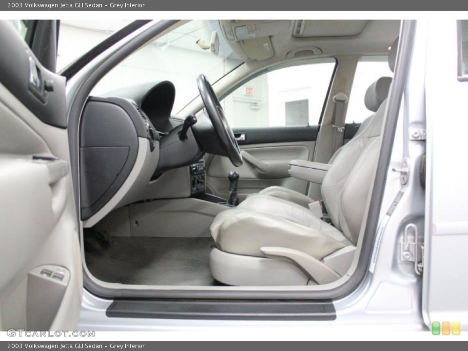 Grey Interior Photo for the 2003 Volkswagen Jetta GLI Sedan #61507977